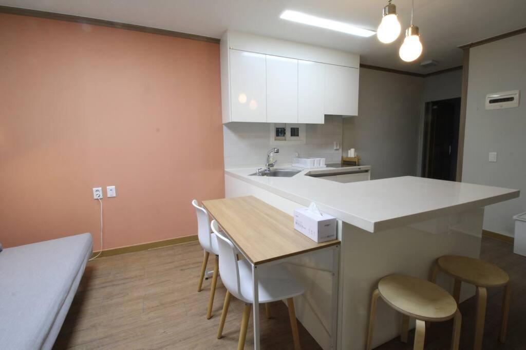 7mins To Jayang Station, Near River Park Apartment Seoul